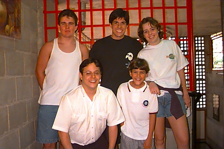 home1.jpg (165533 bytes)